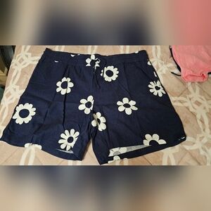 Peace Love World Floral Navy and White Shorts 3x NEW